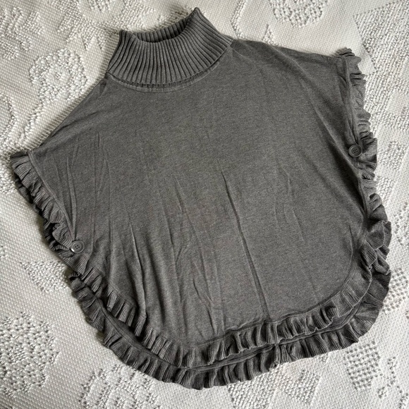 Joseph A women’s size medium gray ruffle hem turtle neck poncho sweater - Picture 1 of 6
